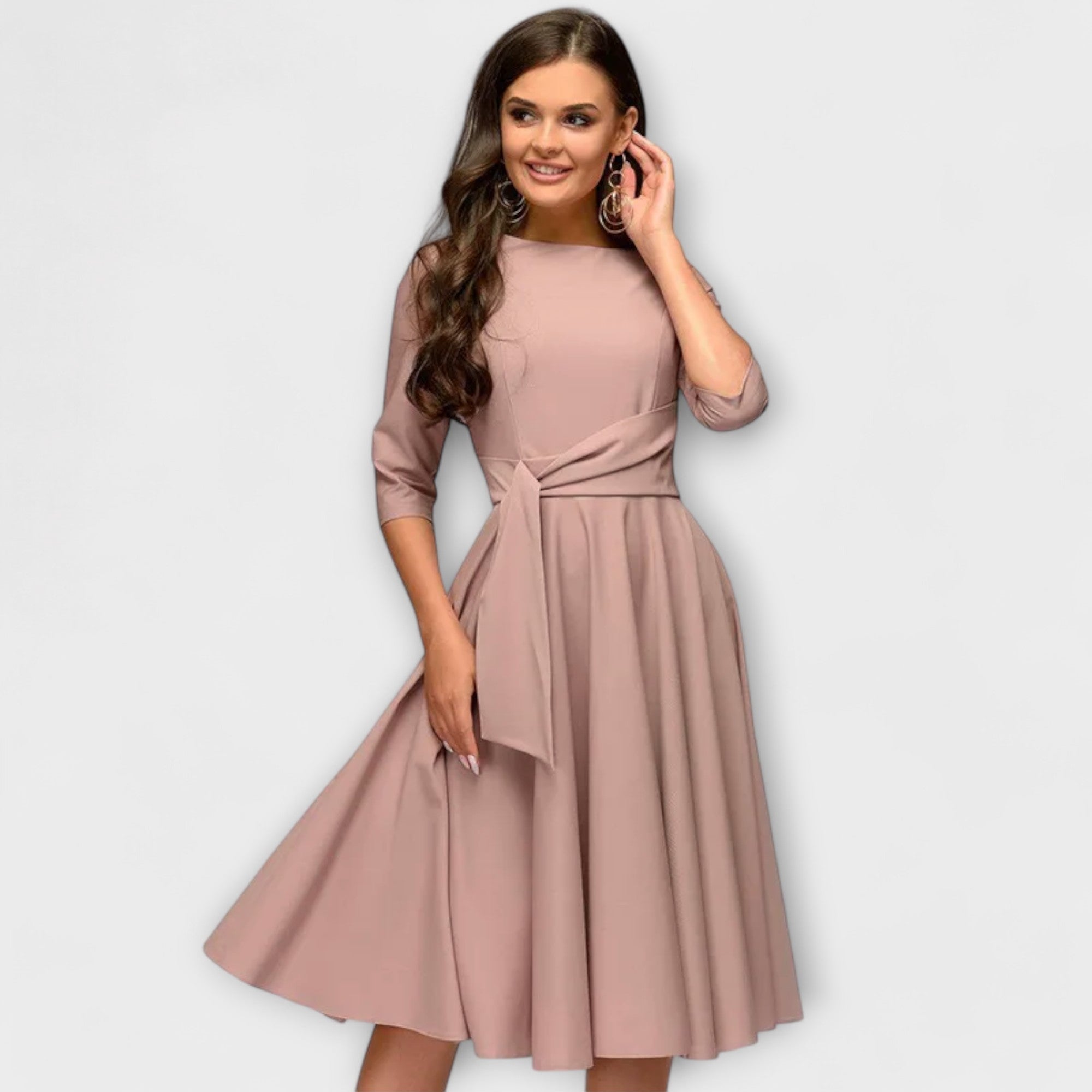 Elegancka sukienka na ramiączkach