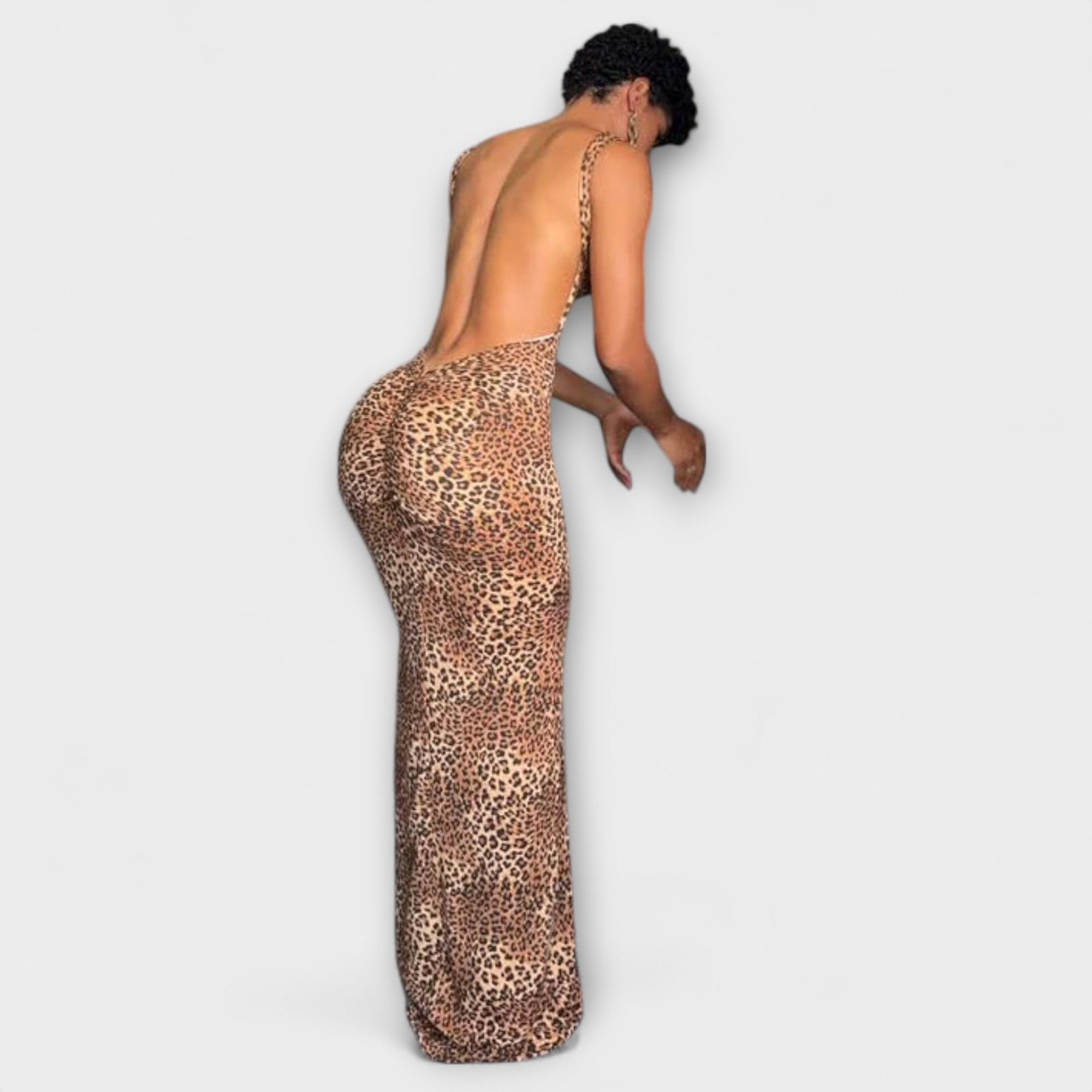 Della - Robe Maxi avec Imprimé Léopard et Découpe au Dos
